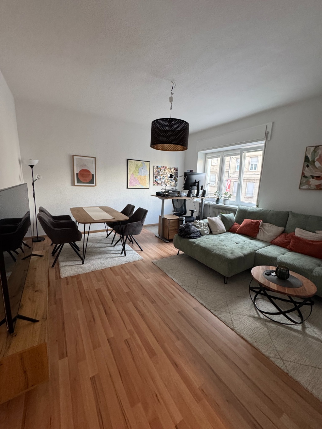 Einladende 2-Zimmer-Wohnung (vorerst befristet) in bester Lage am Hölderlinplatz, Stuttgart West