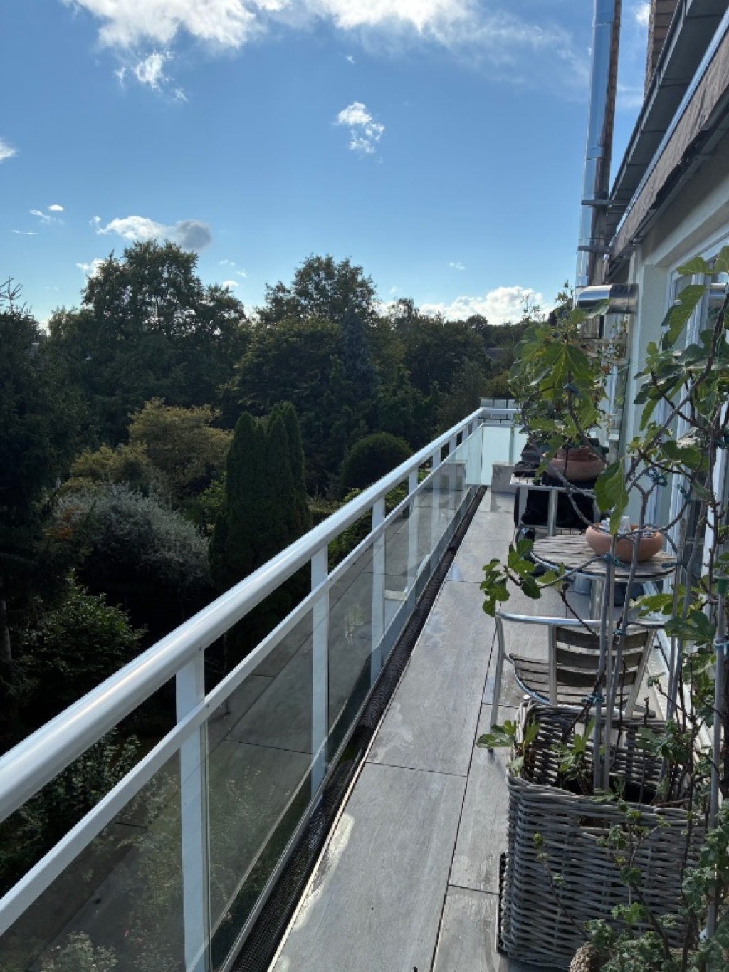 Zwischenmiete.: sehr hochwertige große und helle Wohnung (114 qm) am Westfalenpark in Dortmund. 01.02.27 - 31.05.27. Zwei Bäder, drei Balkone. – 44141 Dortmund Südliche Innenstadt – Vorschaubild 2