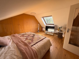 1,5 Zimmer mit eigenem Bad im Dachgeschoss — photo 1