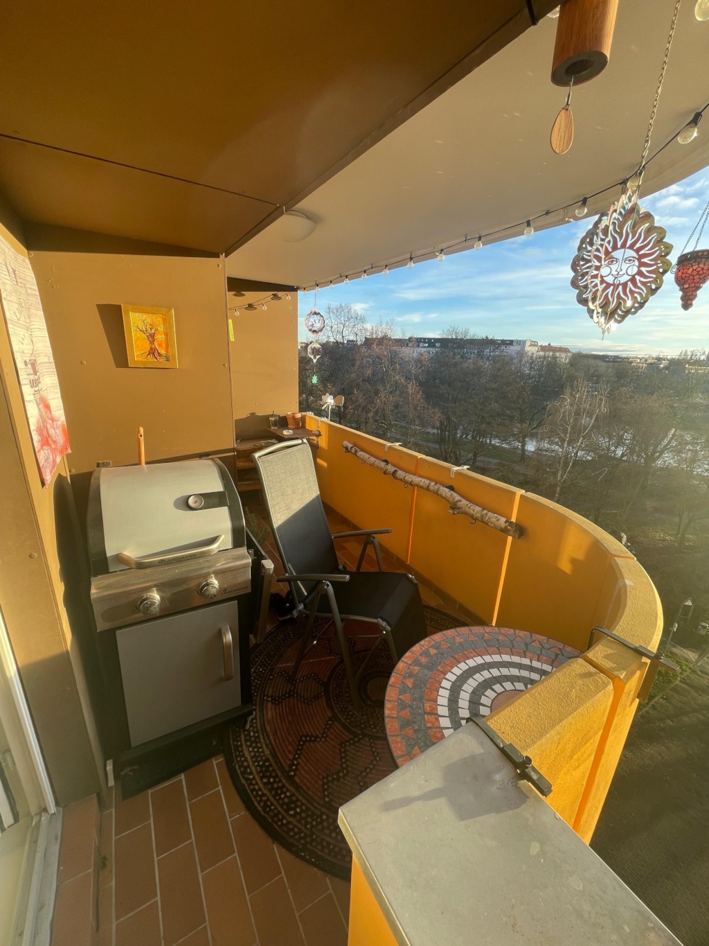 Sunny Kreuzberg apartment - on the river side