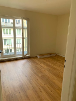Anzeigenbild: Zentral wohnen in Wiesbaden: 2-Zimmer-Wohnung mit Balkon & neuer Küche