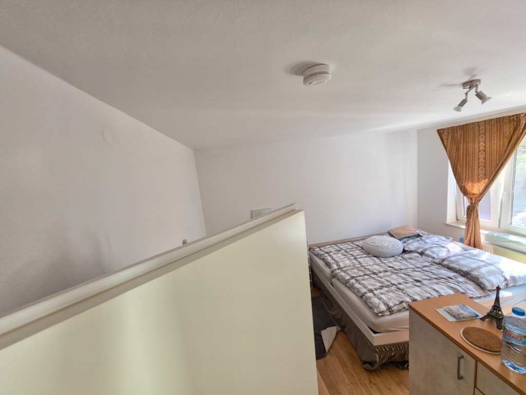 WG-Zimmer Traunstein Rosenheimer Straße 48 - Eingang in eigene Zimmer