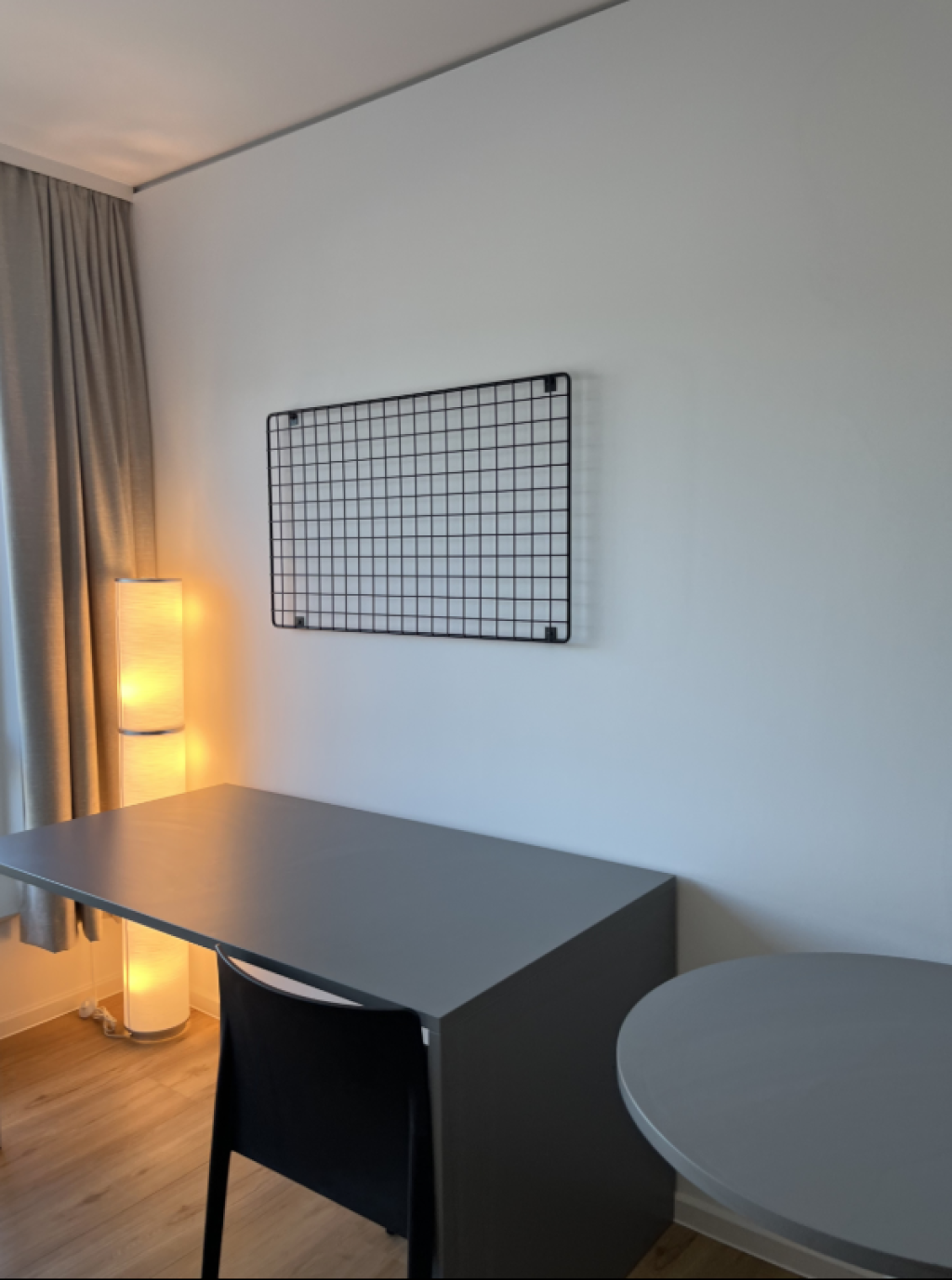 1 Room Flat Frankfurt-Riedberg Altenhöferallee - Tisch