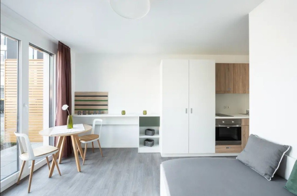 Untervermietung (Zwischenmiete / Subletting) 5 Monaten - Komfort Urban iLive Vollmöblierte Wohnung Heilbronn 23 m2 ab 01.10.2026 (717 EUR) (NUR für EINE (1) Person) Heilbronn. Suitable for Young Professionals / Students / Interns / Trainees – Schmollerstraße 55, 74074 Heilbronn Heilbronn – Vorschaubild 2