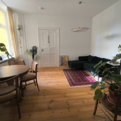 Beautiful & Cozy Altbau Apartment in Neukölln — photo 1