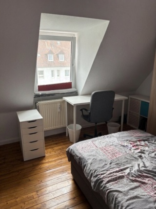 Anzeigenbild: 3-Zimmer-Wohnung für Studierenden-WG: 2 Zimmer inkl. Wohnzimmer für 490 € Warmmiete pro Privatzimmer