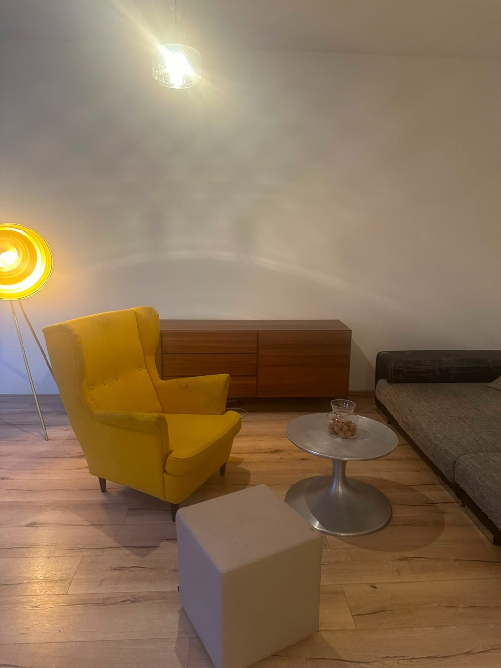 Flat Rummelsburg Lückstraße 2 - Sofa Bereich Wohnzimmer, Sideboard,  Sofa, Sessel , Couchtisch