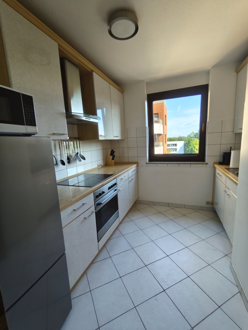 Exklusive Wohnung direkt am Rhein: Voll möblierte 2-Zimmer-Wohnung mit Balkon in Neuss-Hammerfeld – 41460 Düsseldorf Hammerfeld – Vorschaubild 7