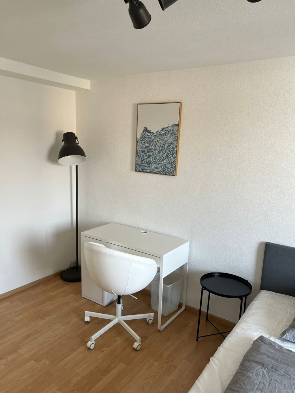 Gemütliches Zimmer mit Balkon in Stuttgart-Mitte – Charlottenstraße, 70182 Stuttgart Mitte – Vorschaubild 2