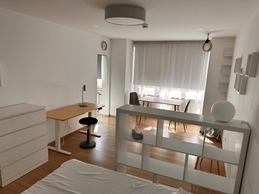 1.11.: Schellingsalon/Maxvorstadt: möblierte 1-Zi.-Whg mit TG-Platz und höhenverstellbarem Schreibtisch – 80333 München Maxvorstadt – Vorschaubild 4