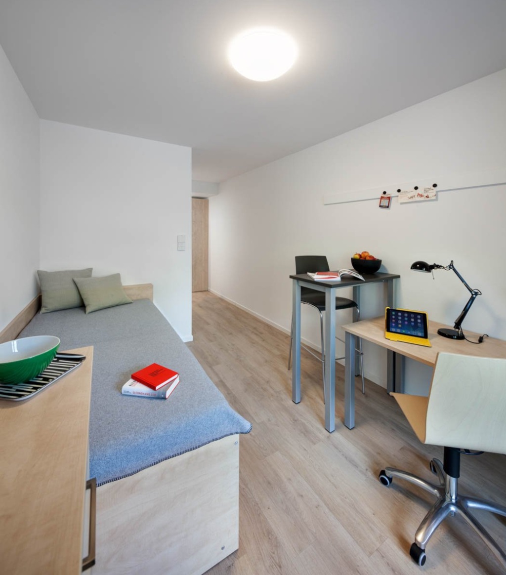 1-Zimmer-Wohnung Schwabing-Freimann Freisinger Landstraße 88 - Wohnraum vom Balkon aus gesehen