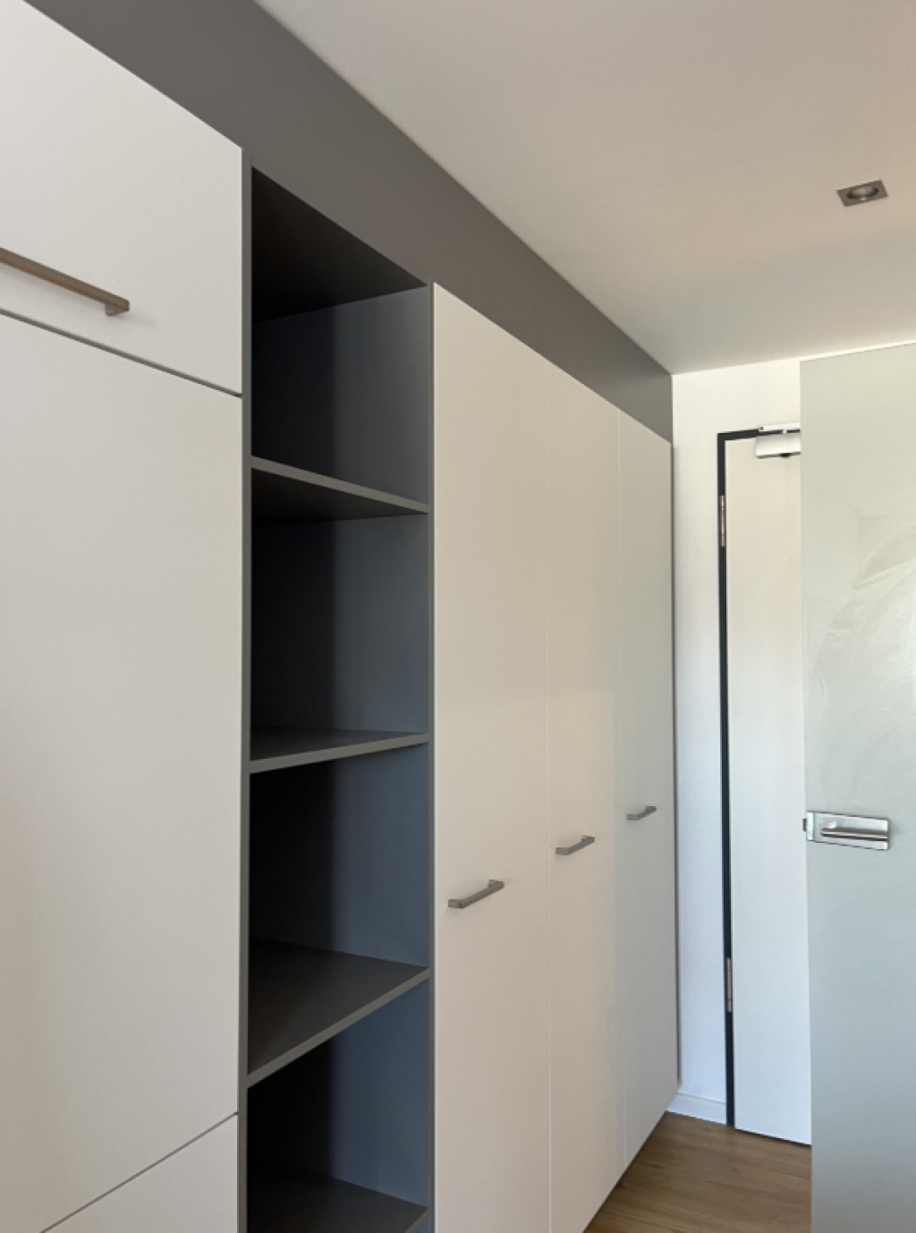 1 Room Flat Frankfurt-Riedberg Altenhöferallee - Schrank