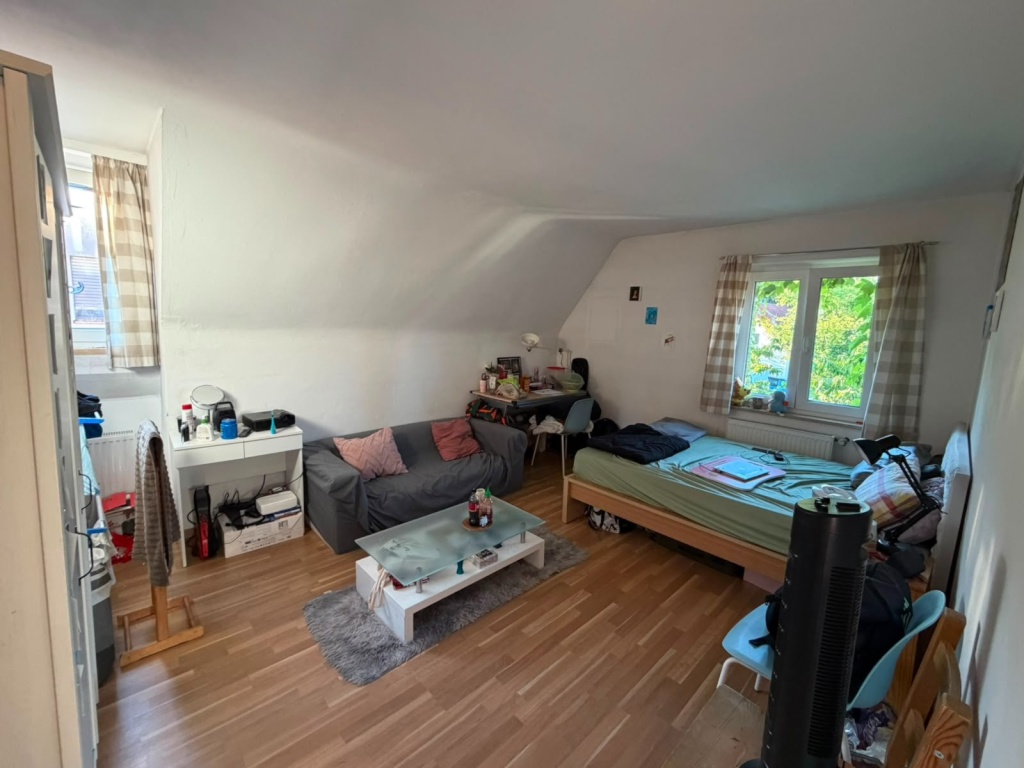 16m2 furnished room in friendly 5-person WG in Alt-Erlangen – 6-month sublet – Membacher Weg 34, 91056 Erlangen Alt-Erlangen – Vorschaubild 3