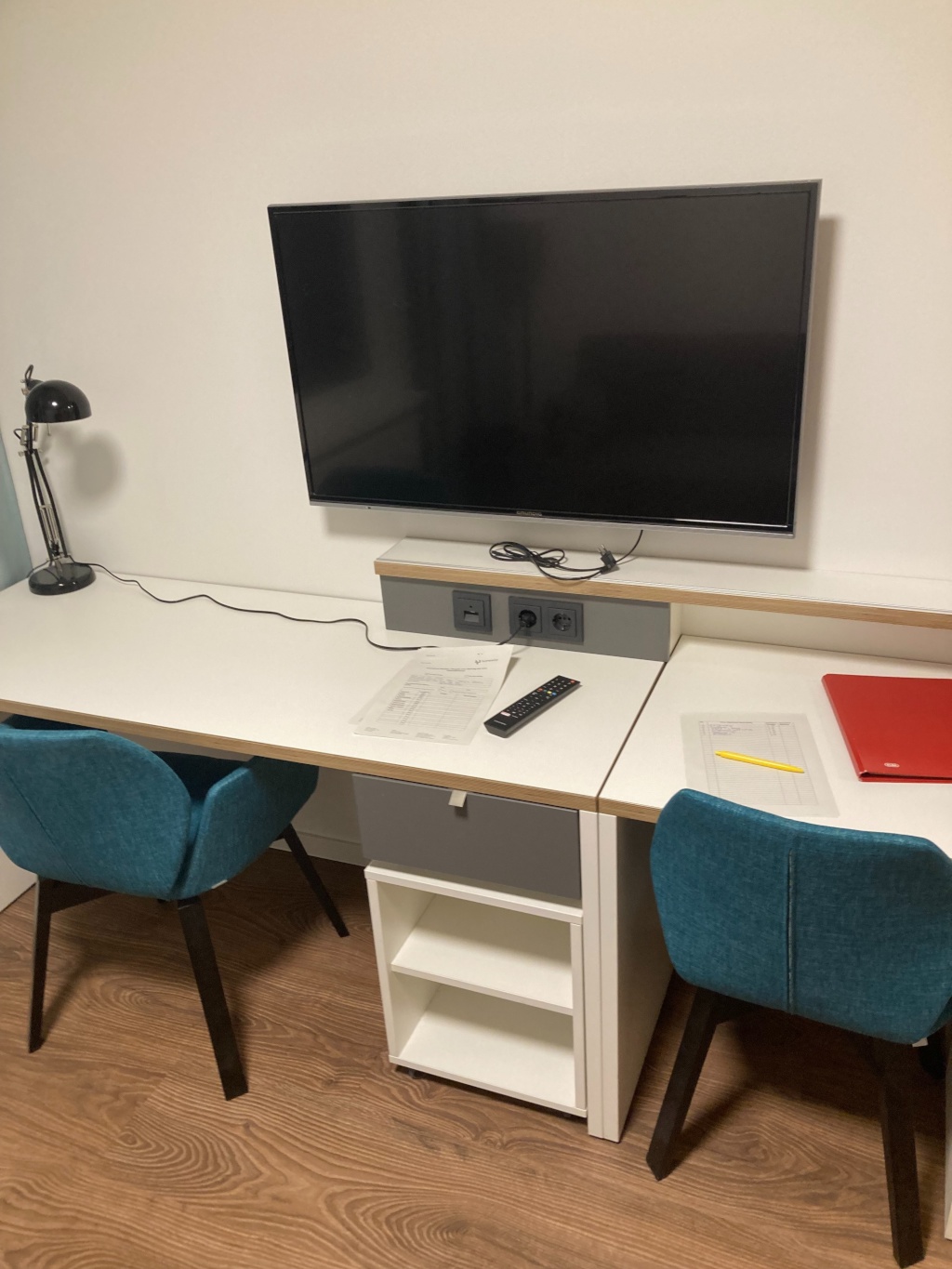 1-Zimmer-Wohnung Mitte Lehrter Str. 24 - Schreibtisch