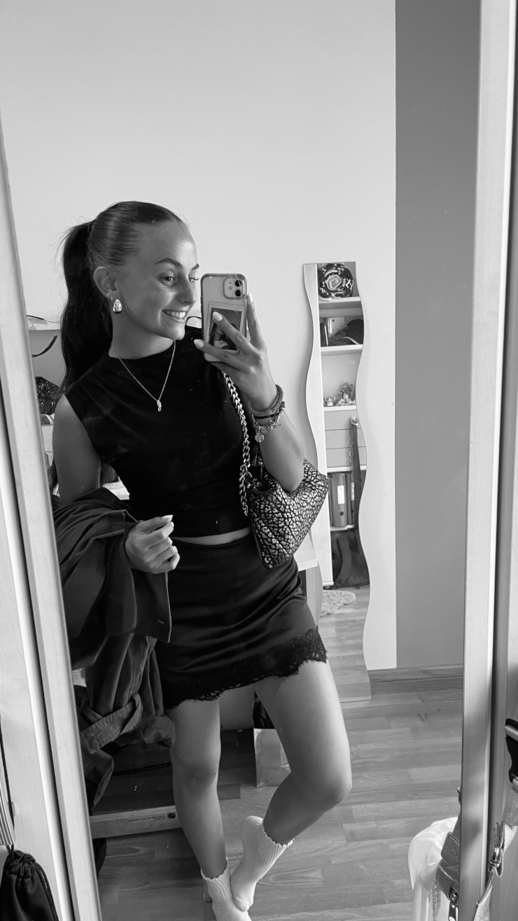 Anzeigenbild: Suche Wg-Zimmer oder Wohnung