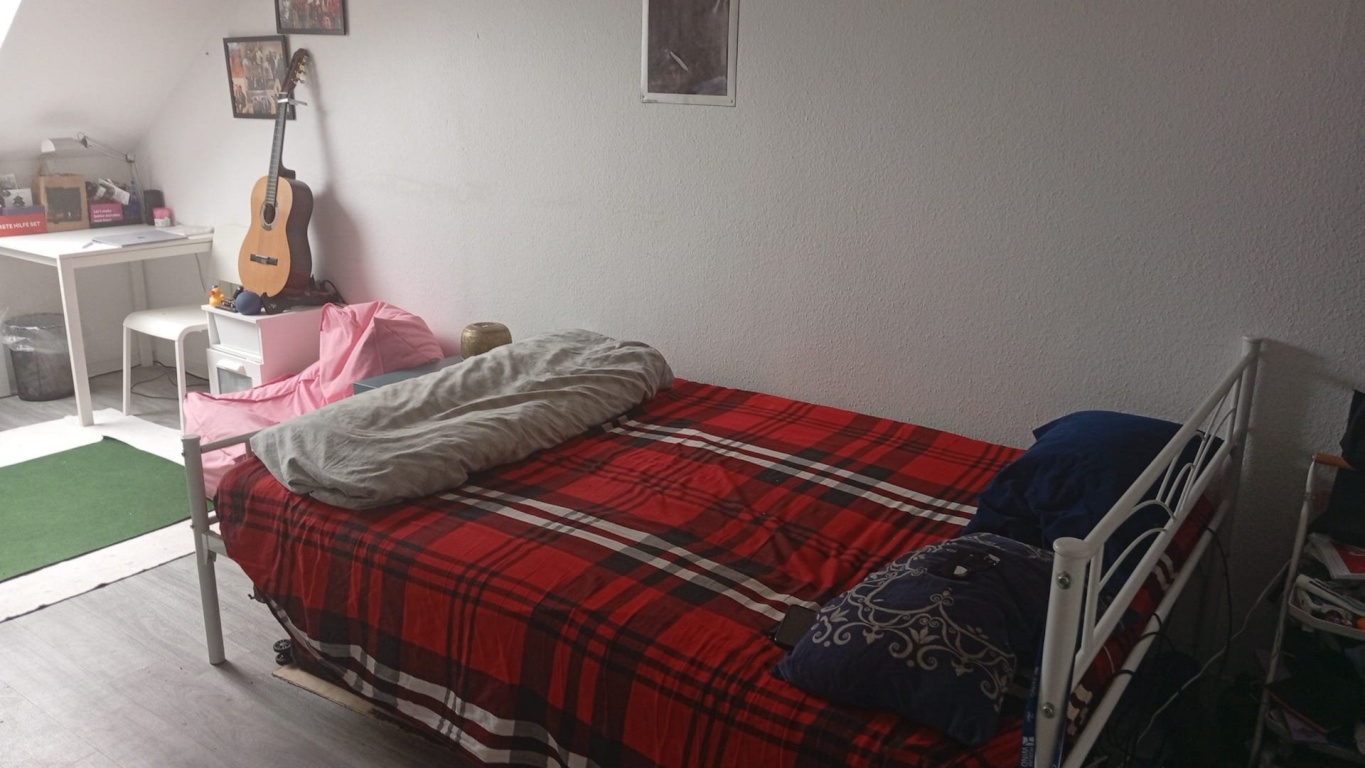 Einzimmerwohnung mit Gemeinschafts-WC/One room appartment with Shared WC
