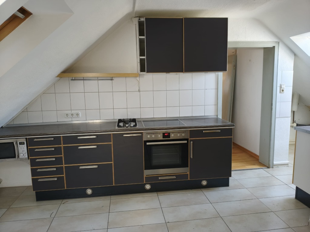 Sehr große Wohnung, fast das ganze Haus, für eine 5er WG mit 2Bädern, große Küche und Wohnzimmer zu vermieten – 34127 Kassel Mitte – Vorschaubild 2