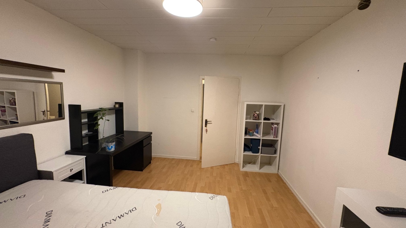 Nachmieter gesucht! Komplette Wohnung ab September abzugeben in Mainz Innenstadt in bester Lage! (2 Schlafzimmer, 1 Ankleidezimmer, Küche, Bad, Flur) – Mittlere Bleiche, 55116 Mainz Altstadt – Vorschaubild 3