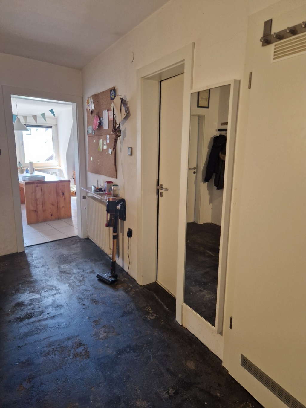 Habitación en WG Centrum Wemhoffstraße - Flur, Durchgang zur Küche, zum Bad, zur Abstellkammer
