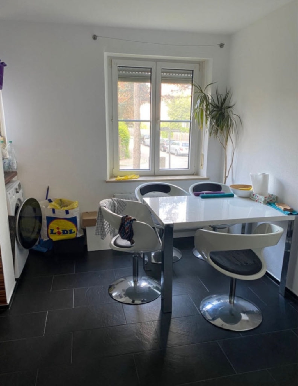 WG-Zimmer Innenstadt Öglinstraße 4 - Esskueche/Dining Room