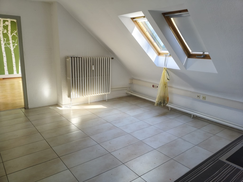 Sehr große Wohnung, fast das ganze Haus, für eine 5er WG mit 2Bädern, große Küche und Wohnzimmer zu vermieten – 34127 Kassel Mitte – Vorschaubild 3