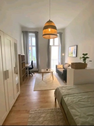 One room flat close to S+U Schönhauser Alle — photo 1