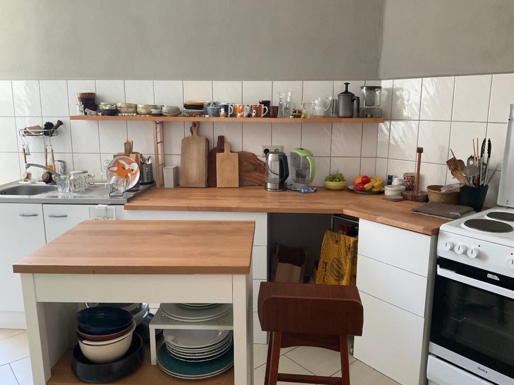 Apartamento Neukölln Donaustraße - Kitchen with a kitchen island