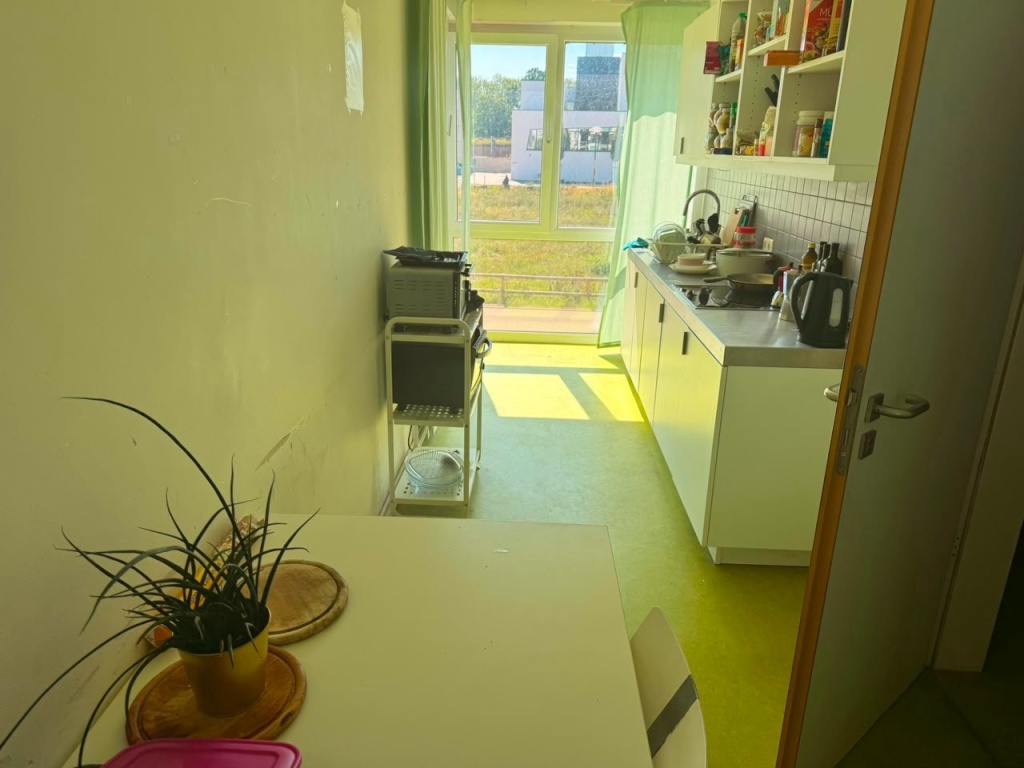 🚪 Long-Term Sublet. Move-in from 11th Sept 2026 Hello everyone, I am subletting my fully furnished room in a 3-person shared apartment (WG) 🗓️ Period: *11th September 2026 to 31 March 2027* 📍 Location: Heinz-Rühmann-Straße 9, 89231 Neu-Ulm. Studen – Heinz-Rühmann-Straße 9, 89231 Ulm Neu-Ulm – Vorschaubild 4
