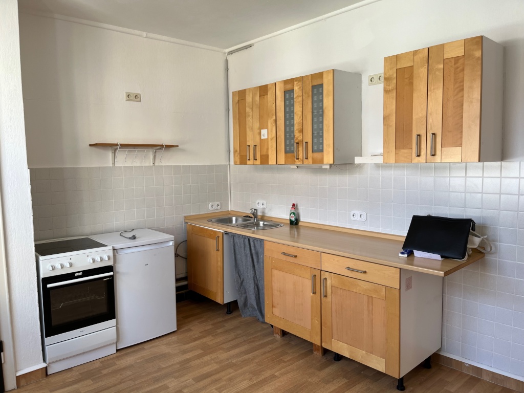 3 Zimmer Wohnung (67qm) in zentraler Lage, Küche, 2er oder 3er WG bevorzugt