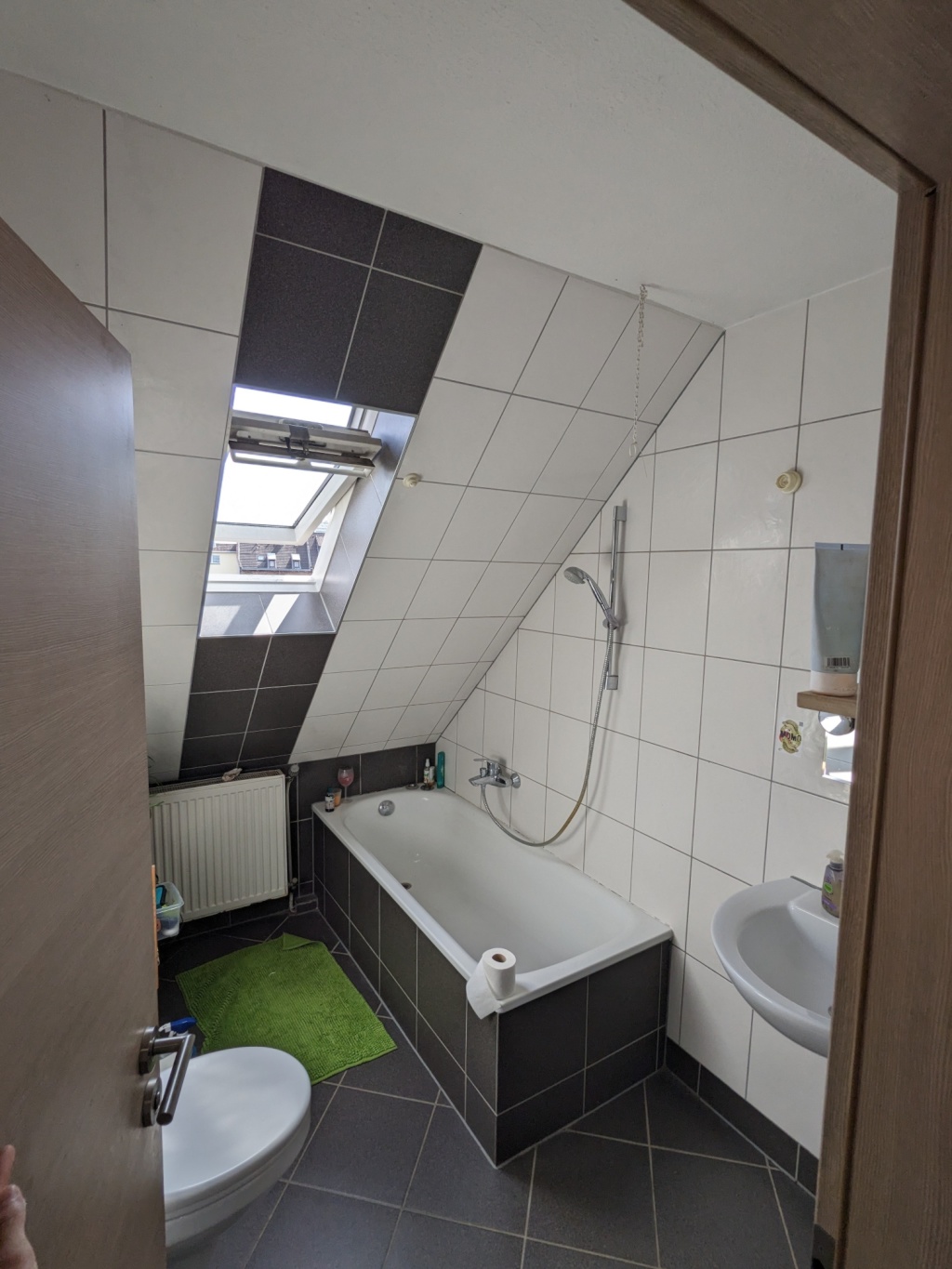 WG-Zimmer Humboldt-Gremberg Odenwaldstraße 46 - badewanne+dusche
