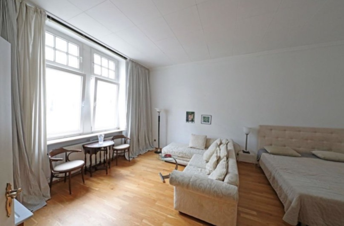 Traumhafte 1 Zimmer Wohnung (Altbau) in Düsseldorf Pempelfort für 4 Monate