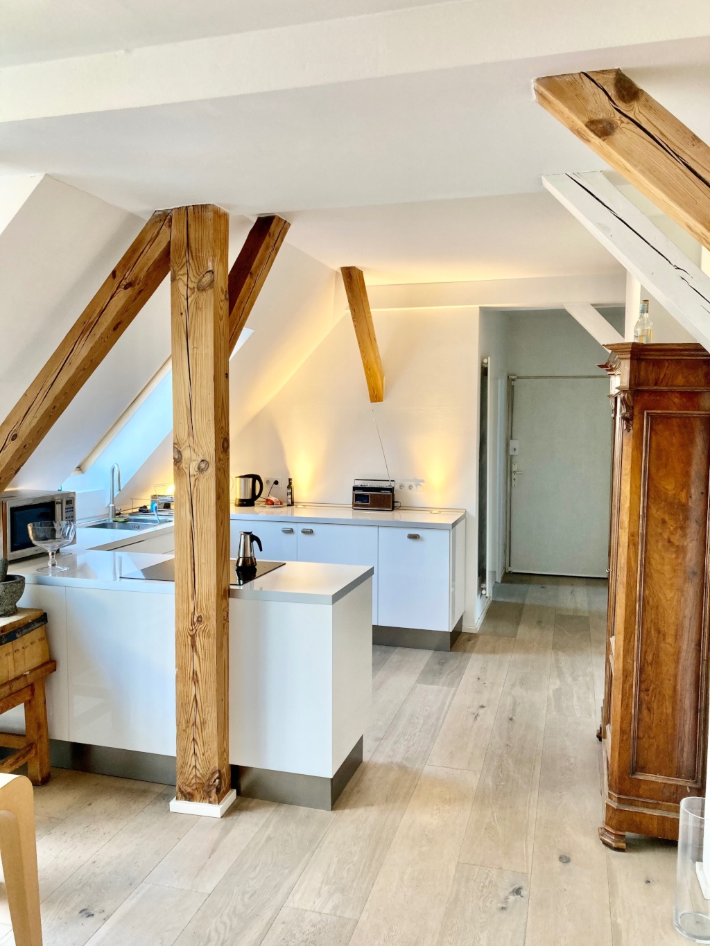 ☀️ Möbliert - Ruhige 3-Zimmer-Dachgeschosswohnung mit Dachterrasse mitten in Friedrichshain – Warschauer Straße, 10243 Berlin Friedrichshain – Vorschaubild 2