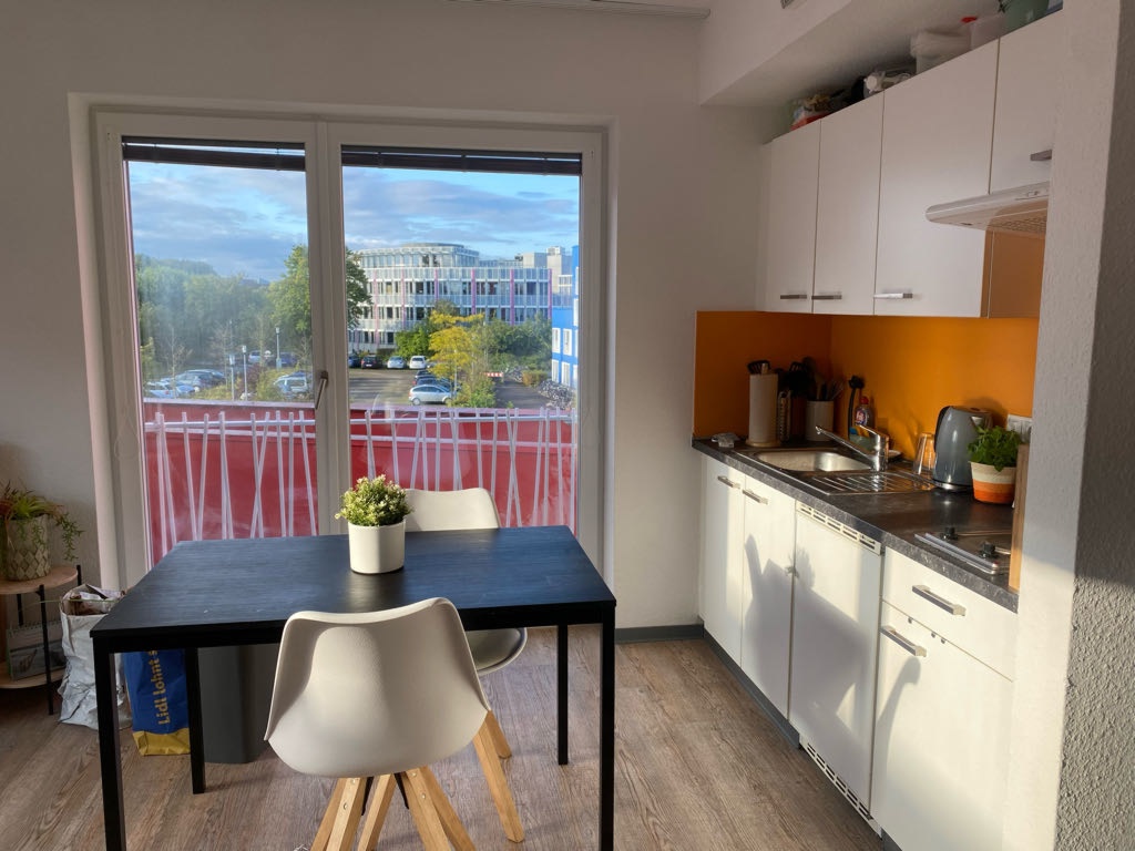 WG-Zimmer Aaseestadt Boeselagerstraße  69b - Küche und Esstisch