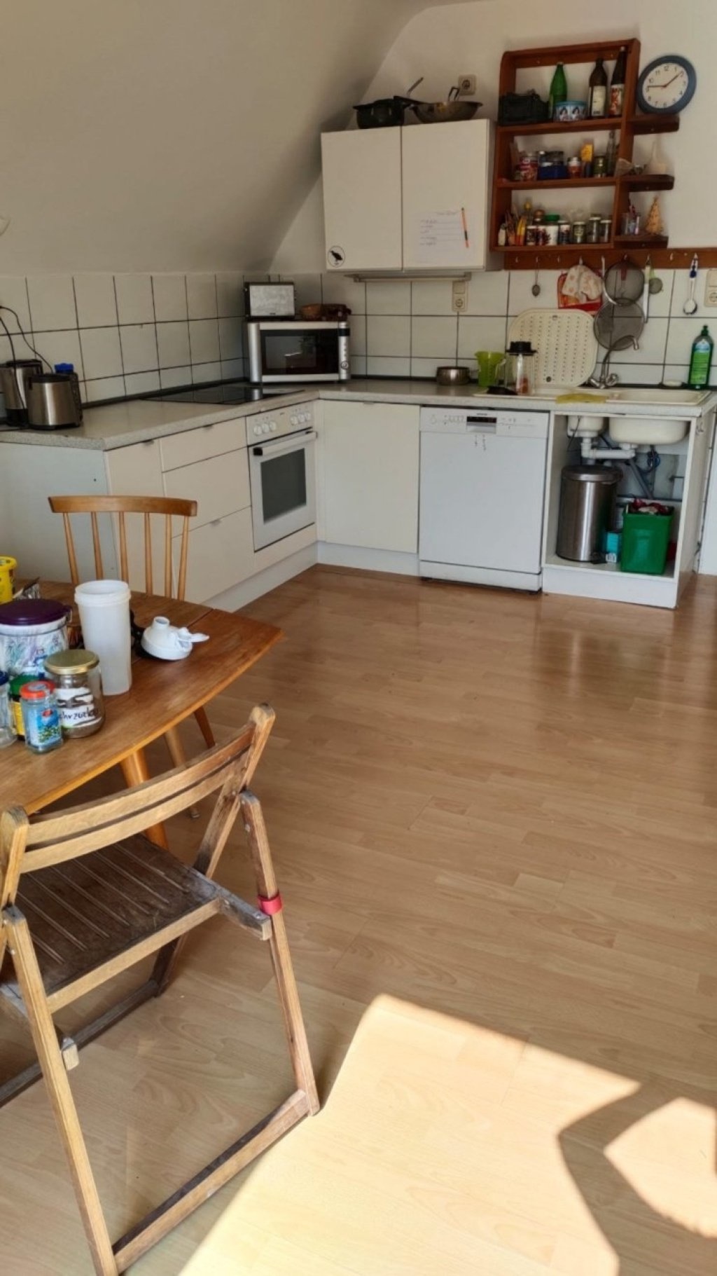 16m2 furnished room in friendly 5-person WG in Alt-Erlangen – 6-month sublet – Membacher Weg 34, 91056 Erlangen Alt-Erlangen – Vorschaubild 5