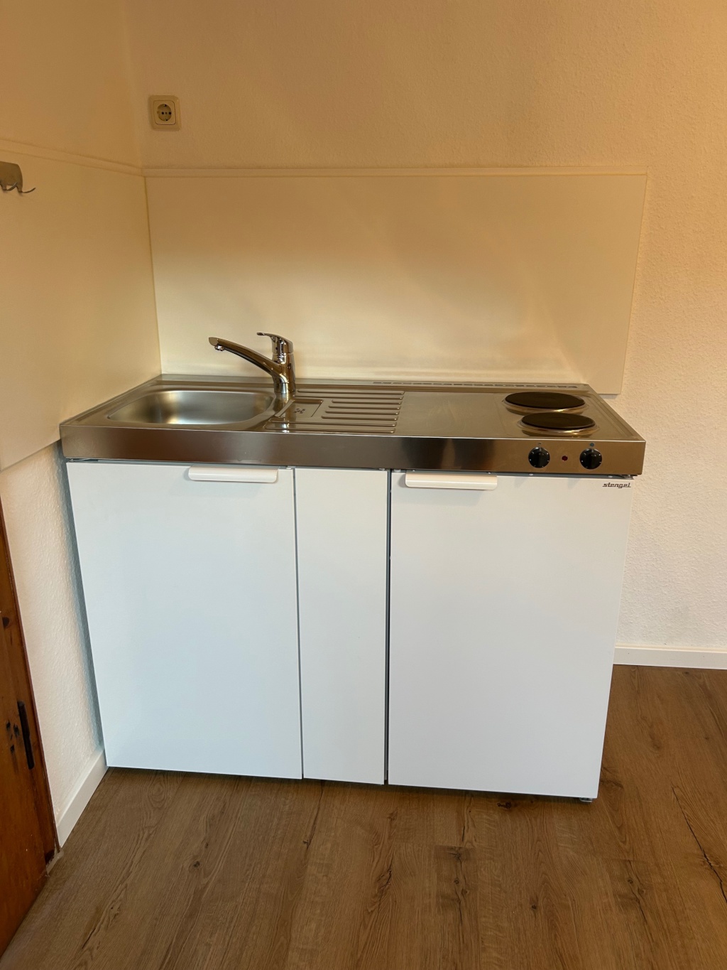 Renoviertes Studentenapartment, 2 Zimmer in unmittelbarer Nähe zum Schlossgarten und der Uni-Bibliothek – Fahrstraße, 91054 Erlangen Innenstadt – Vorschaubild 4