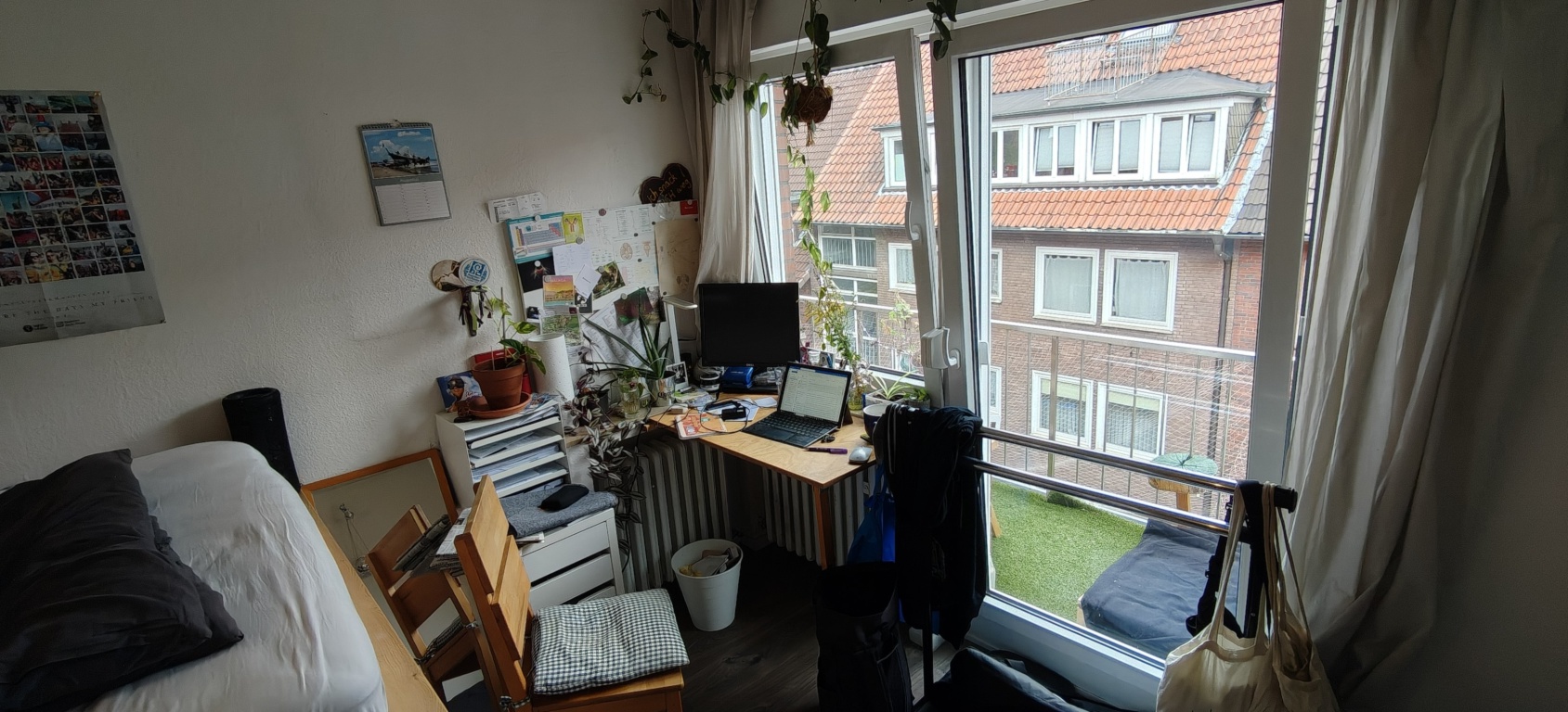WG-Zimmer Centrum Magdalenenstraße 5 - Schreibtisch mit Ausblick