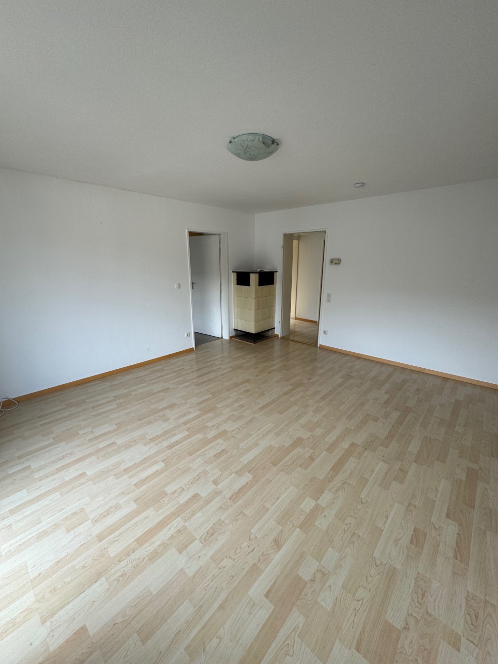 Helle 3 Zimmer Wohnung zu vermieten in Stuttgart – Uhlbacherstr, 70329 Stuttgart Obertürkheim – Vorschaubild 2