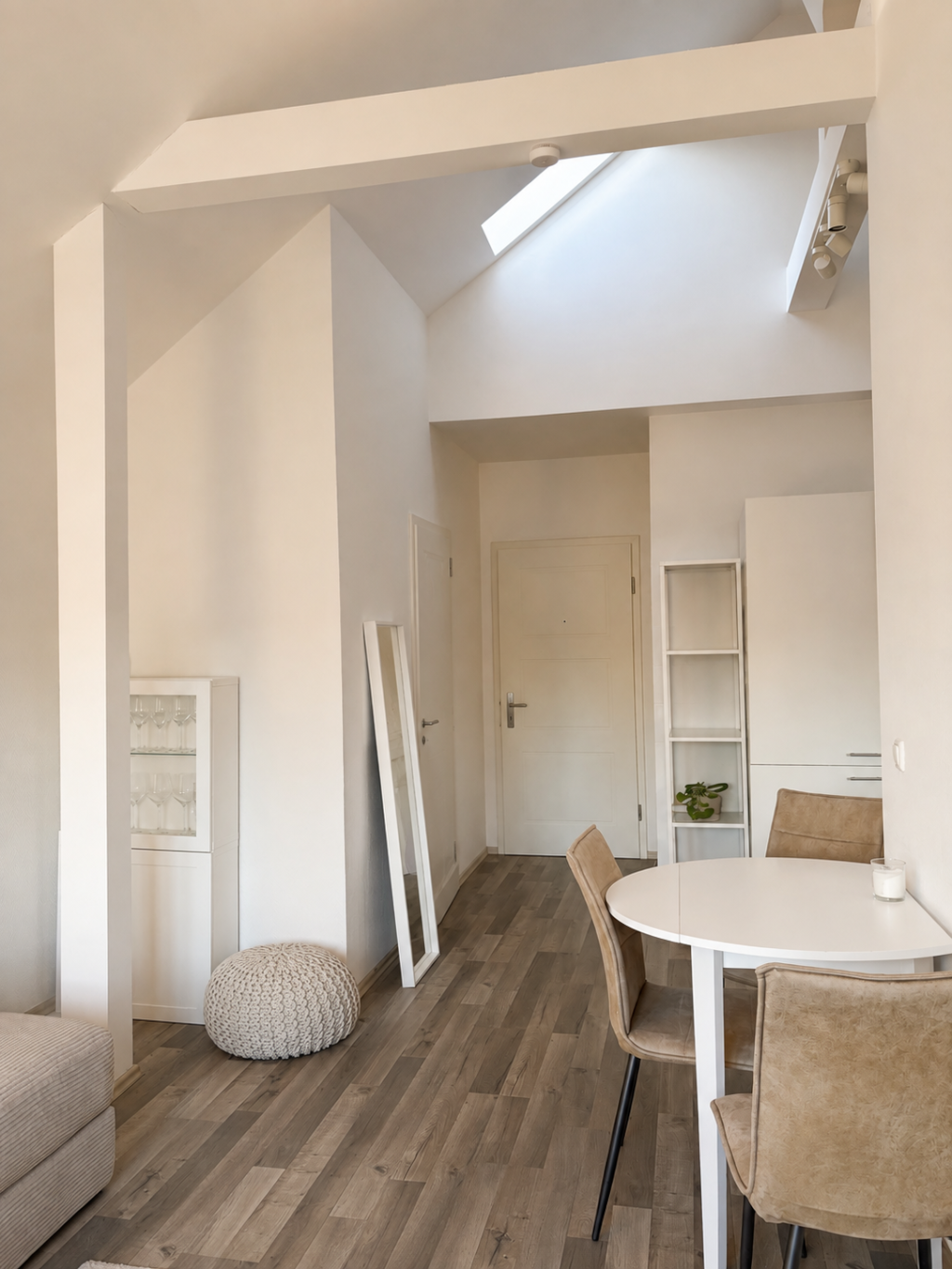 Möblierte 2-Zimmer-Wohnung | 47 m2 | Essen-Rüttenscheid – Rosastraße, 45130 Essen Rüttenscheid – Vorschaubild 2