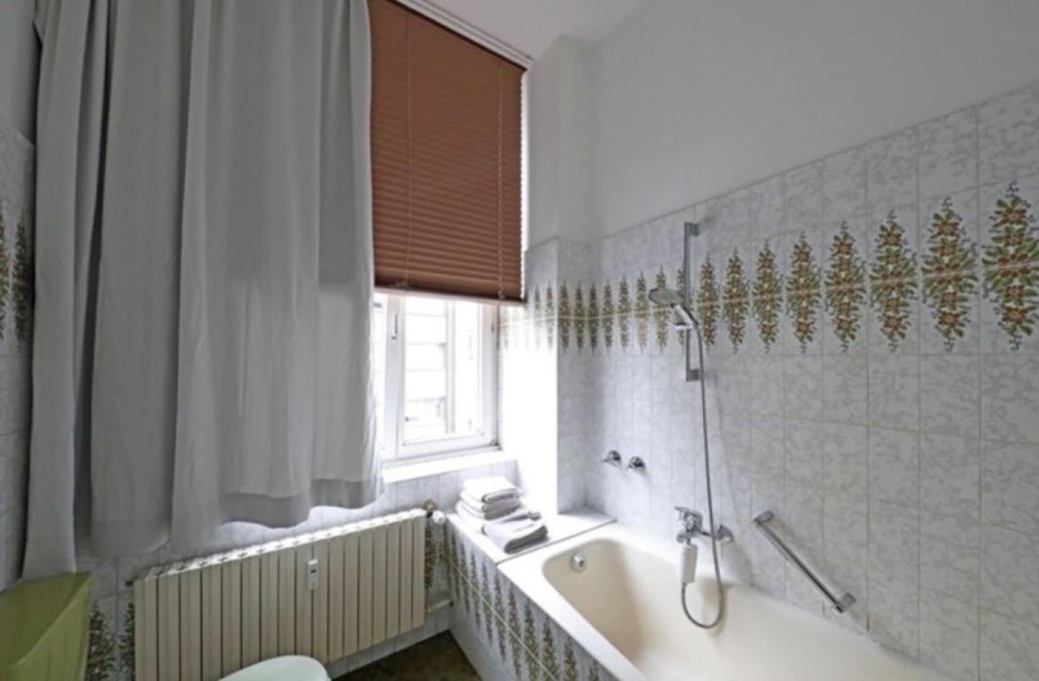 Traumhafte 1 Zimmer Wohnung (Altbau) in Düsseldorf Pempelfort für 4 Monate – 40479 Düsseldorf Pempelfort – Vorschaubild 2