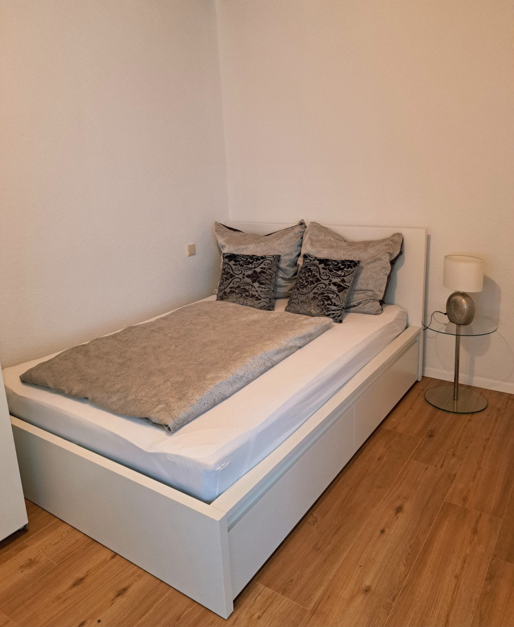 Schönes möbliertes 1-Zimmer-Apartment in zentraler Lage in Stuttgart-Feuerbach – Leobener Straße, 70469 Stuttgart Feuerbach – Vorschaubild 4