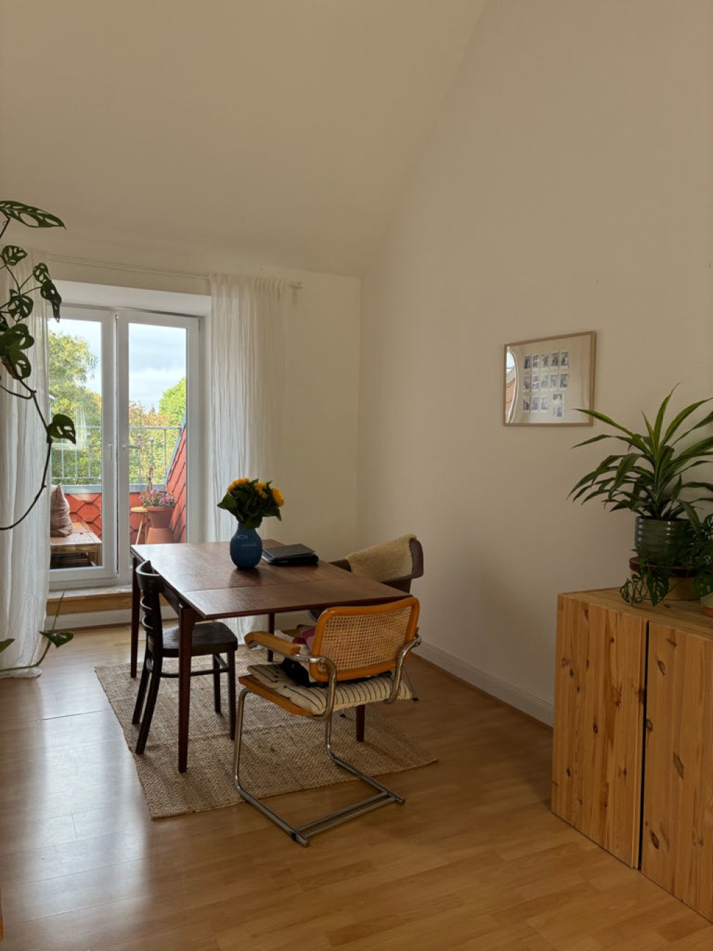 Flat Winterhude Lattenkamp - Wohnzimmer/Essbereich mit Balkon