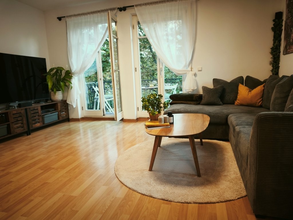 Möblierte 47m2 Wohnung DD Neustadt Badewanne/ Balkon/ Aufzug