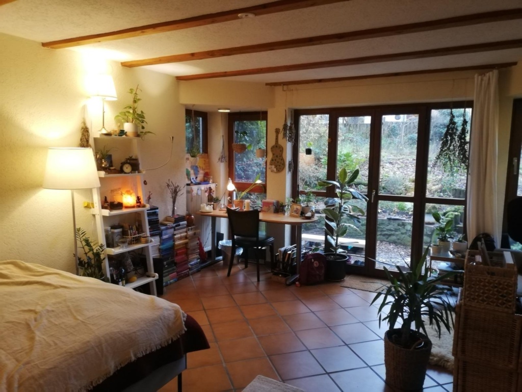 Habitación en WG Eschersheim Lachweg - großes Zimmer 19,5m² - Einrichtung Beispielhaft