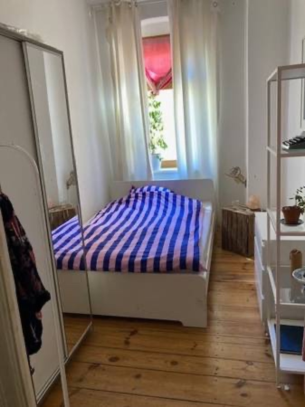 Sublet Colorful Apartment (Flinta / Single Female) – Stargarder Str., 10437 Berlin Prenzlauer Berg – Vorschaubild 2