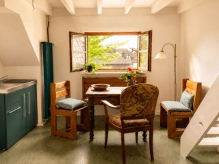 Ad image: Möblierte 2,5 Zimmer-Wohnung mit Dachboden und Gartennutzung - befristet für 6 Monate, ggf. verlängerbar