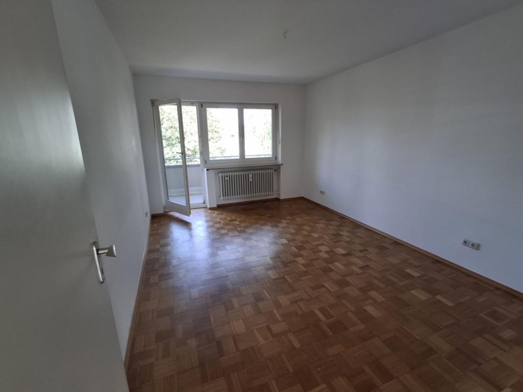 WG-Zimmer Trudering-Riem Von-Heydebreck-Straße - Available Room #1 incl Balcony access - refurbishing and furnishing finished by 15/09