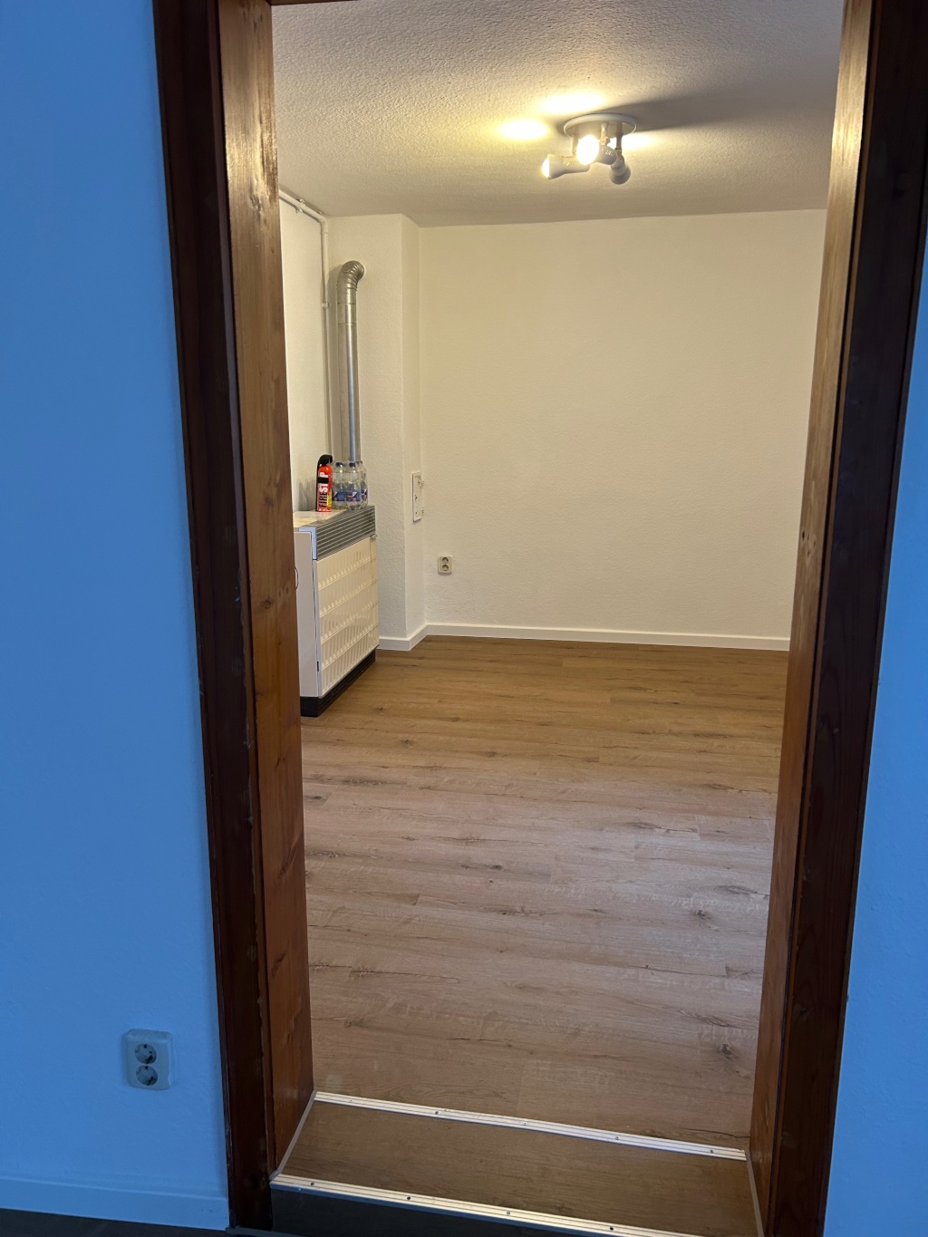 Renoviertes Studentenapartment, 2 Zimmer in unmittelbarer Nähe zum Schlossgarten und der Uni-Bibliothek – Fahrstraße, 91054 Erlangen Innenstadt – Vorschaubild 2