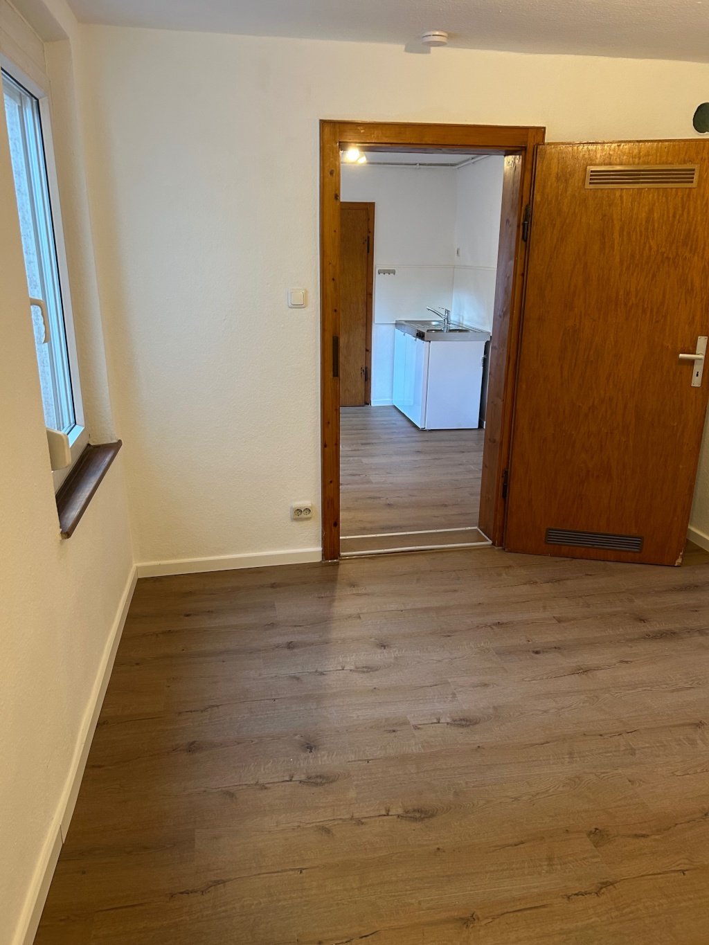 Renoviertes Studentenapartment, 2 Zimmer in unmittelbarer Nähe zum Schlossgarten und der Uni-Bibliothek – Fahrstraße, 91054 Erlangen Innenstadt – Vorschaubild 3