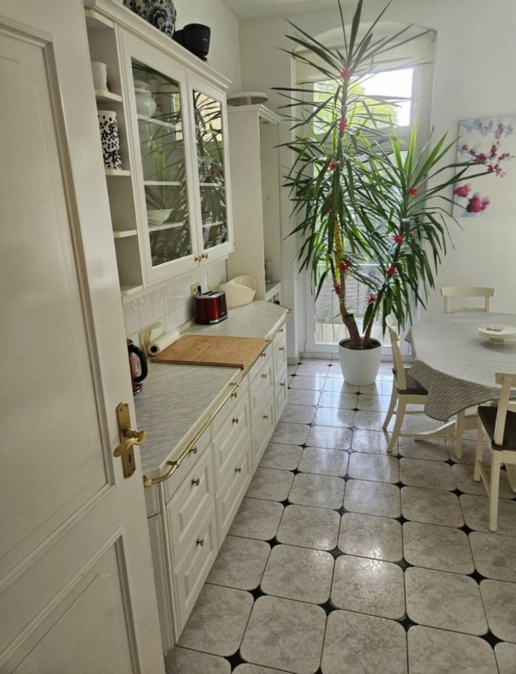 2 Zi Wohnung - Berlin Zehlendorf - 105,5 qm - Einbauküche - möbliert - WG tauglich - Hochparterre - Balkon - € 1800 warm – Bergengrünstrasse 25, 14129 Berlin Zehlendorf – Vorschaubild 4