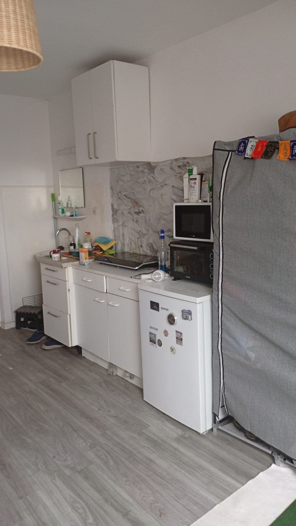 Einzimmerwohnung mit Gemeinschafts-WC/One room appartment with Shared WC – Peter-Bauer-Straße 13, 50823 Köln Neuehrenfeld – Vorschaubild 2